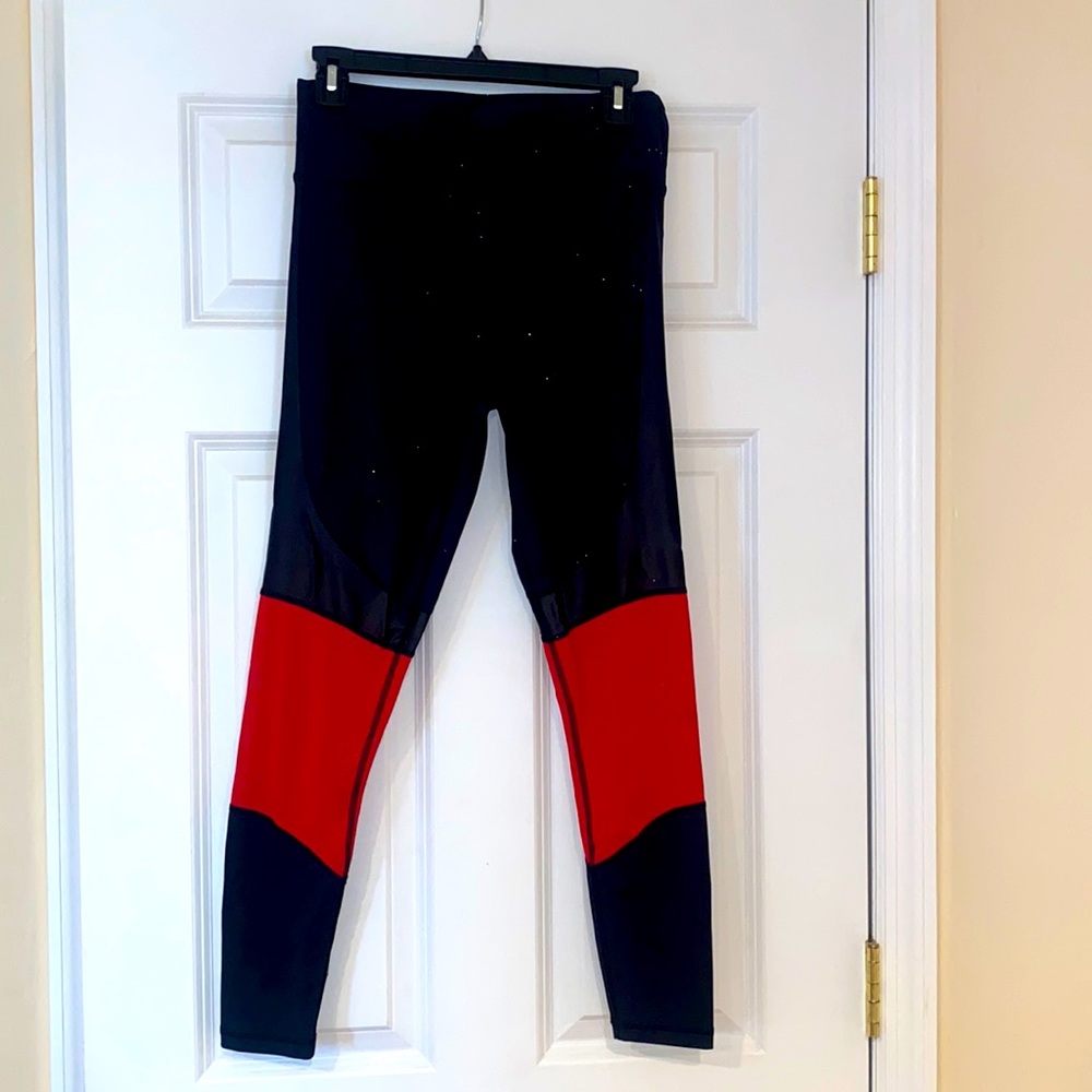 Alala high waisted gym leggings. Size M